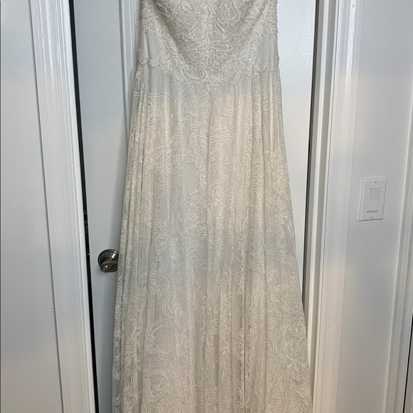 Lillian West Wedding Dress - Picture 4 of 13